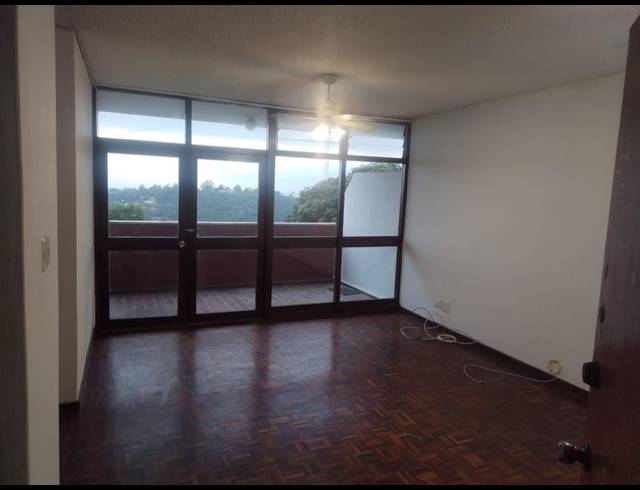 2 BEDROOM PROPERTY TO RENT IN PADFIELD PARK